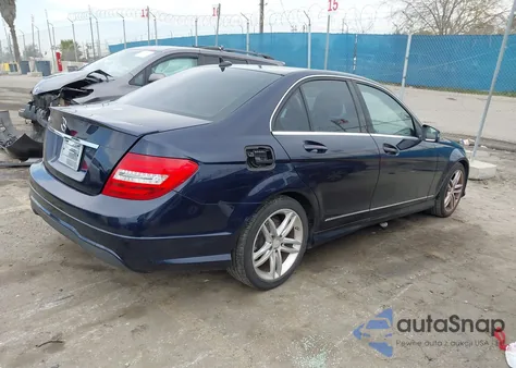 2014 Mercedes-Benz C-Class C 250 Sport z USA, uszkodzony, nr VIN WDDGF4HB8EG214183